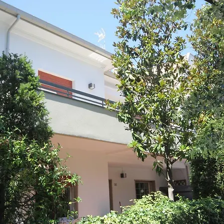 Villa Savina Appartamenti * Риччоне